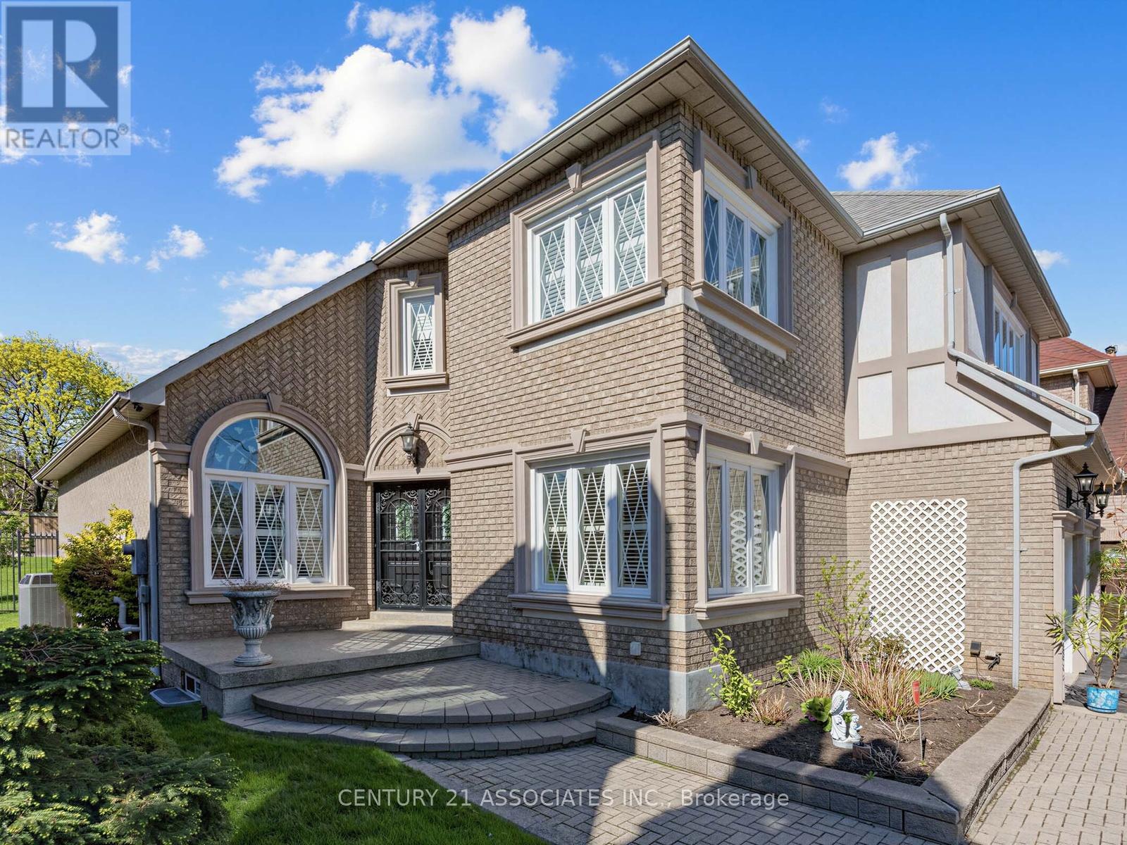1478 Estes Crescent, Mississauga, Ontario  L5V 1M4 - Photo 2 - W13133948
