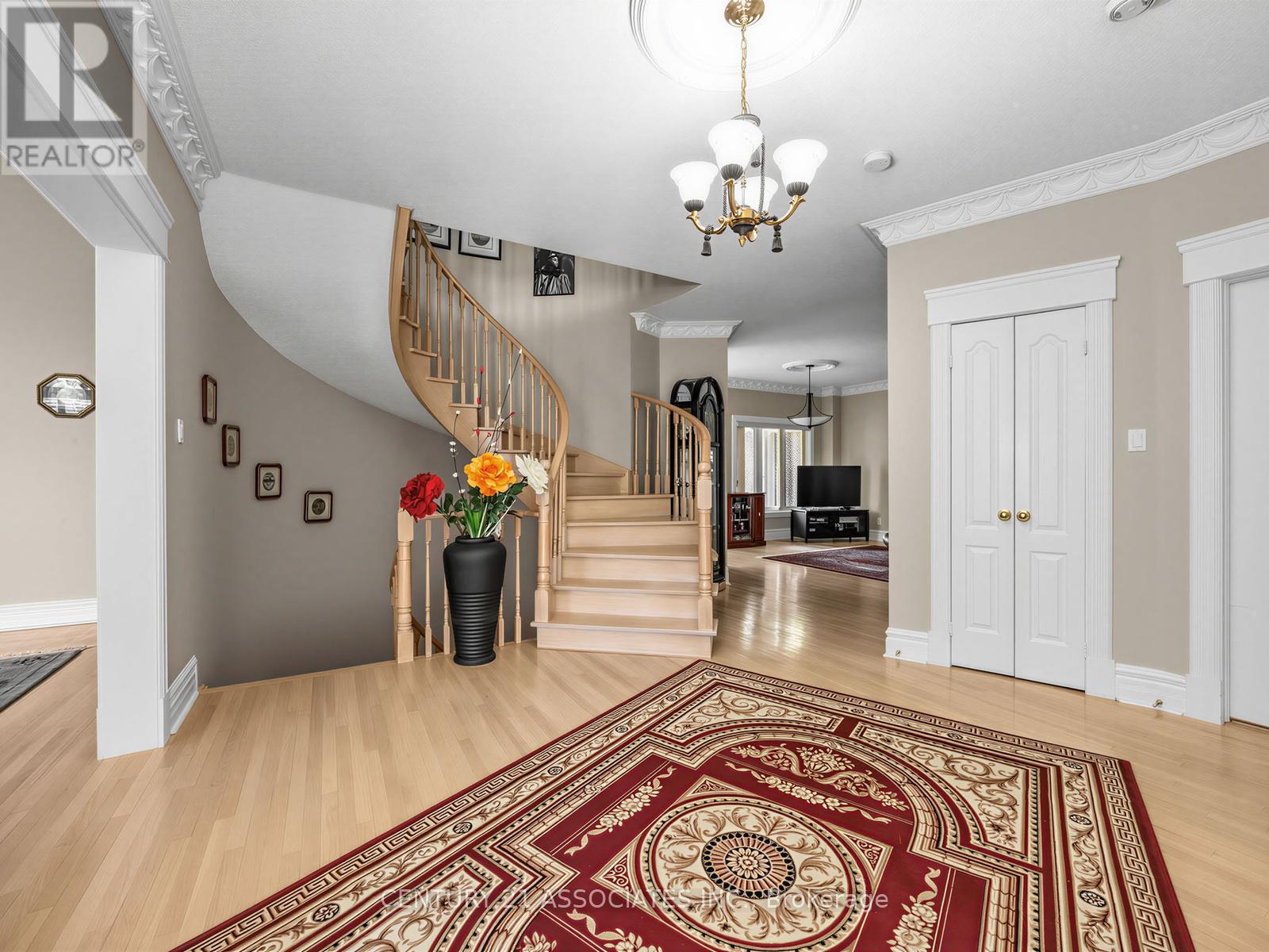 1478 Estes Crescent, Mississauga, Ontario  L5V 1M4 - Photo 3 - W13133948
