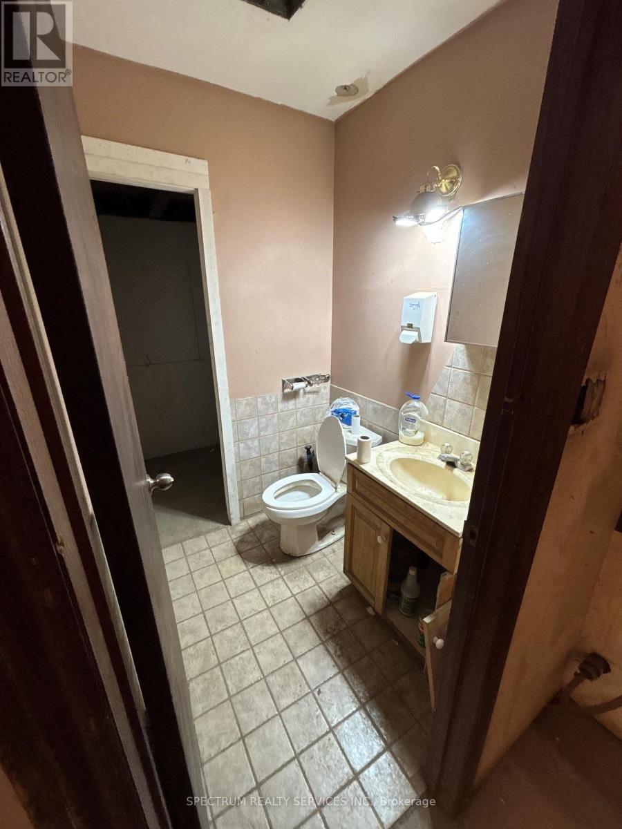 464 Gilbert Avenue, Toronto, Ontario  M6E 4X5 - Photo 10 - W13133992