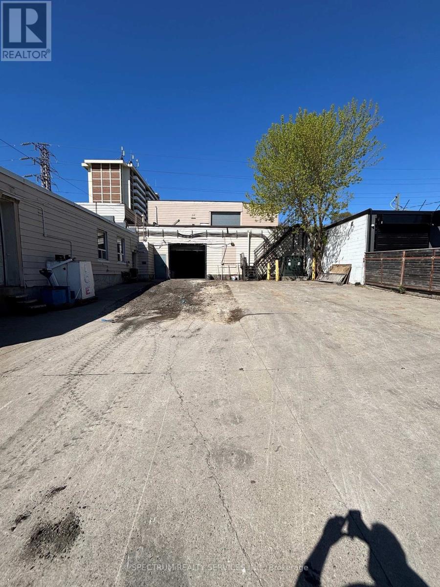 464 Gilbert Avenue, Toronto, Ontario  M6E 4X5 - Photo 4 - W13133992