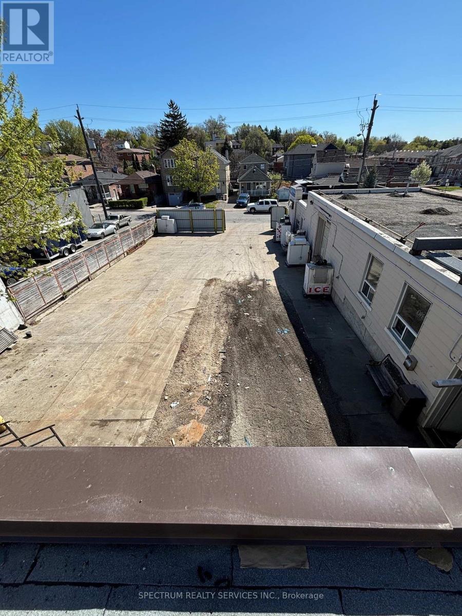 464 Gilbert Avenue, Toronto, Ontario  M6E 4X5 - Photo 5 - W13133992