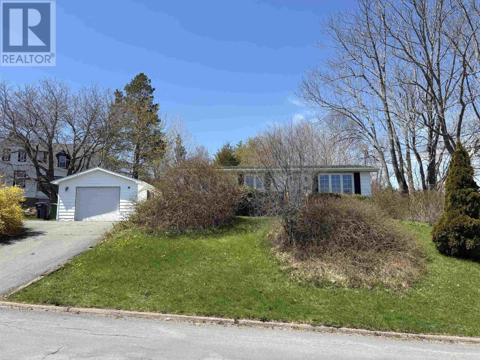 2 Wildwood Boulevard, Dartmouth, Nova Scotia B2W 2L8 - Photo 1 - 202610807