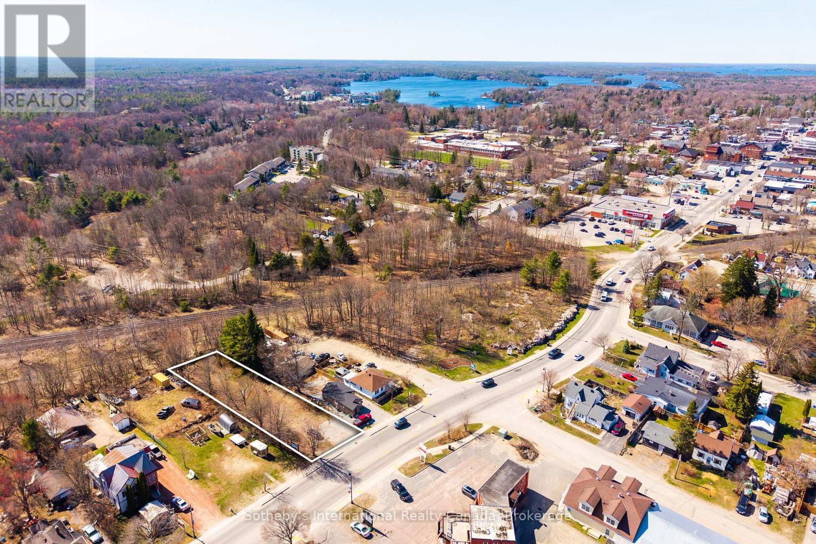 825 MUSKOKA ROAD S, Gravenhurst, Ontario