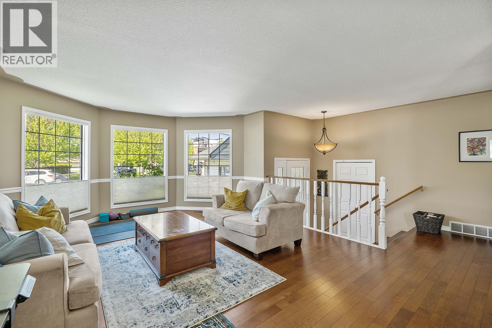 985 Guisachan Road, Kelowna, British Columbia  V1Y 7X2 - Photo 3 - 10385594