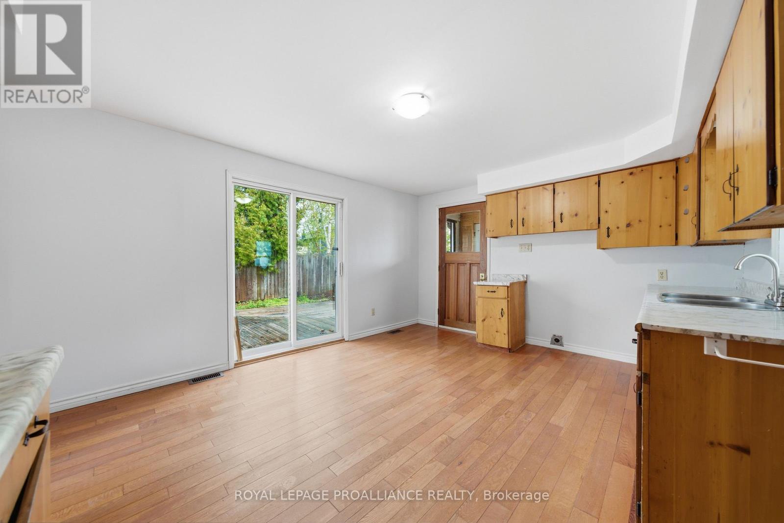 58 John Street, Quinte West (Trenton Ward), Ontario  K8V 1J8 - Photo 14 - X13134340