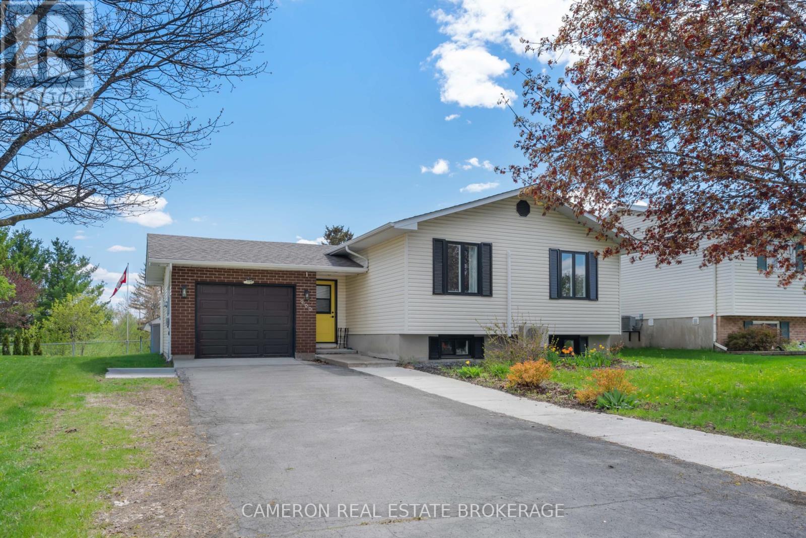 <h3>$439,900</h3><p>200 Ellen Avenue, Cornwall, Ontario</p>