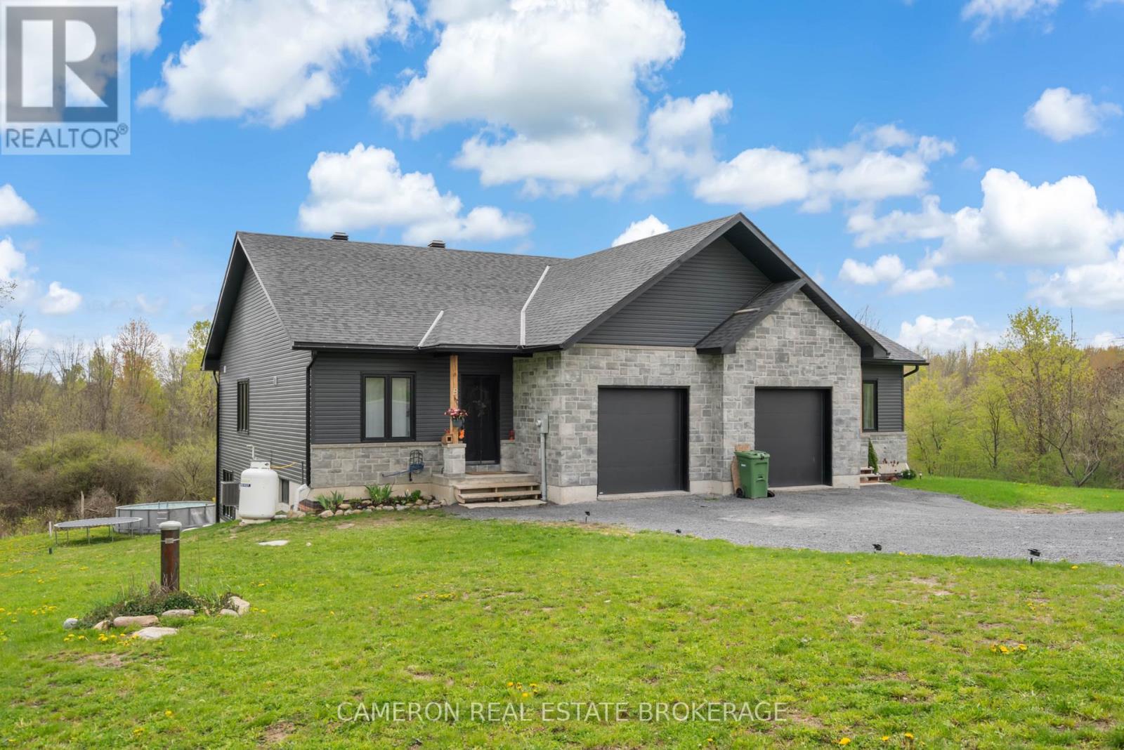 18676 A-B Paragon Road, South Glengarry, Ontario  K6H 5R5 - Photo 2 - X13105856