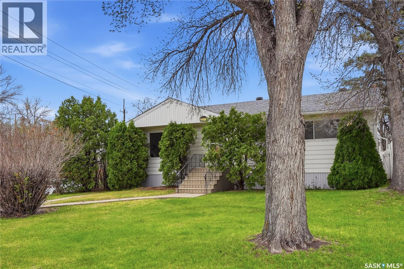 2201 Broadway Avenue, Saskatoon, Saskatchewan  S7J 0Y5 - Photo 2 - SK035978
