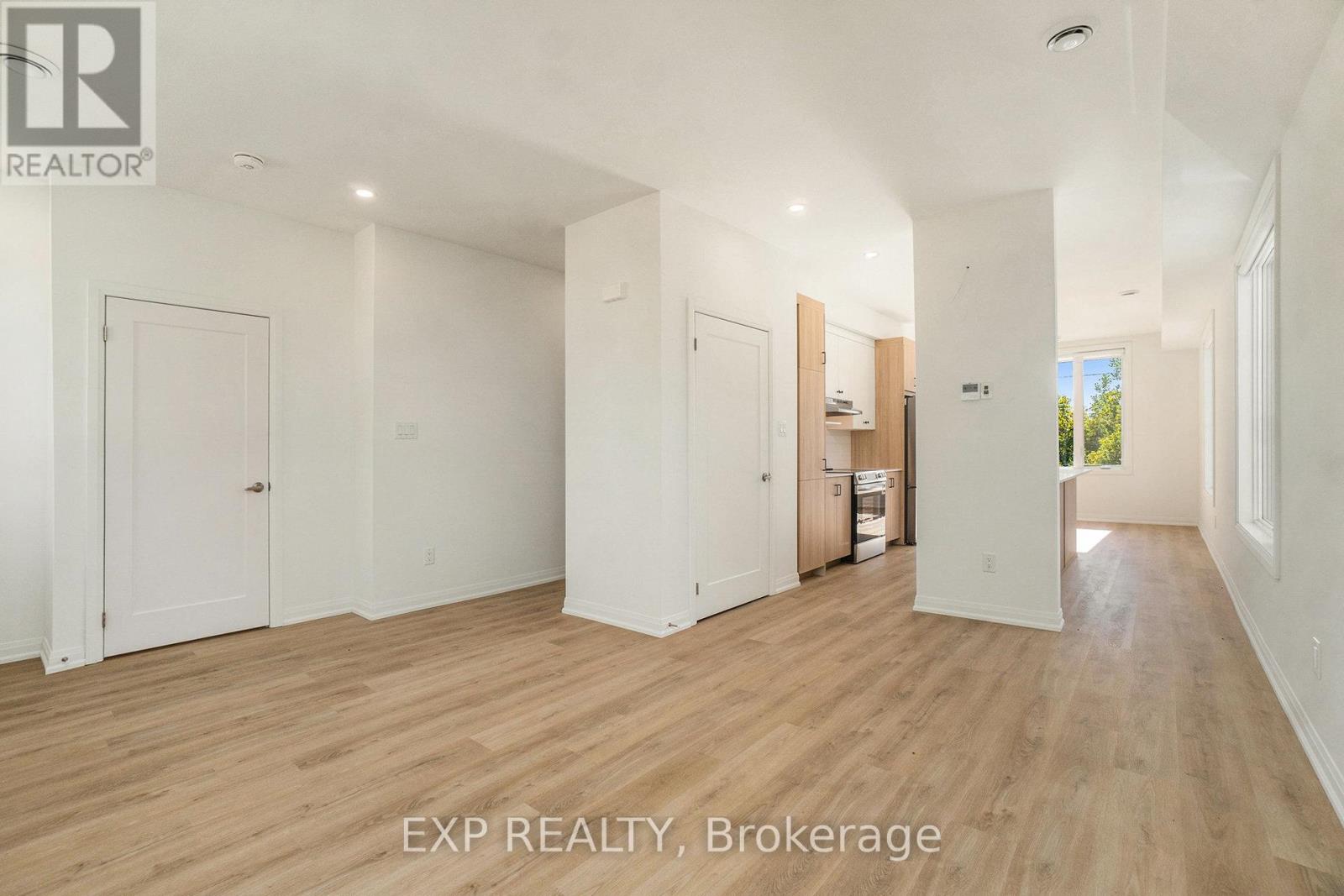 202 - 255 Castor Street, Russell, Ontario  K4R 0M2 - Photo 7 - X12604144