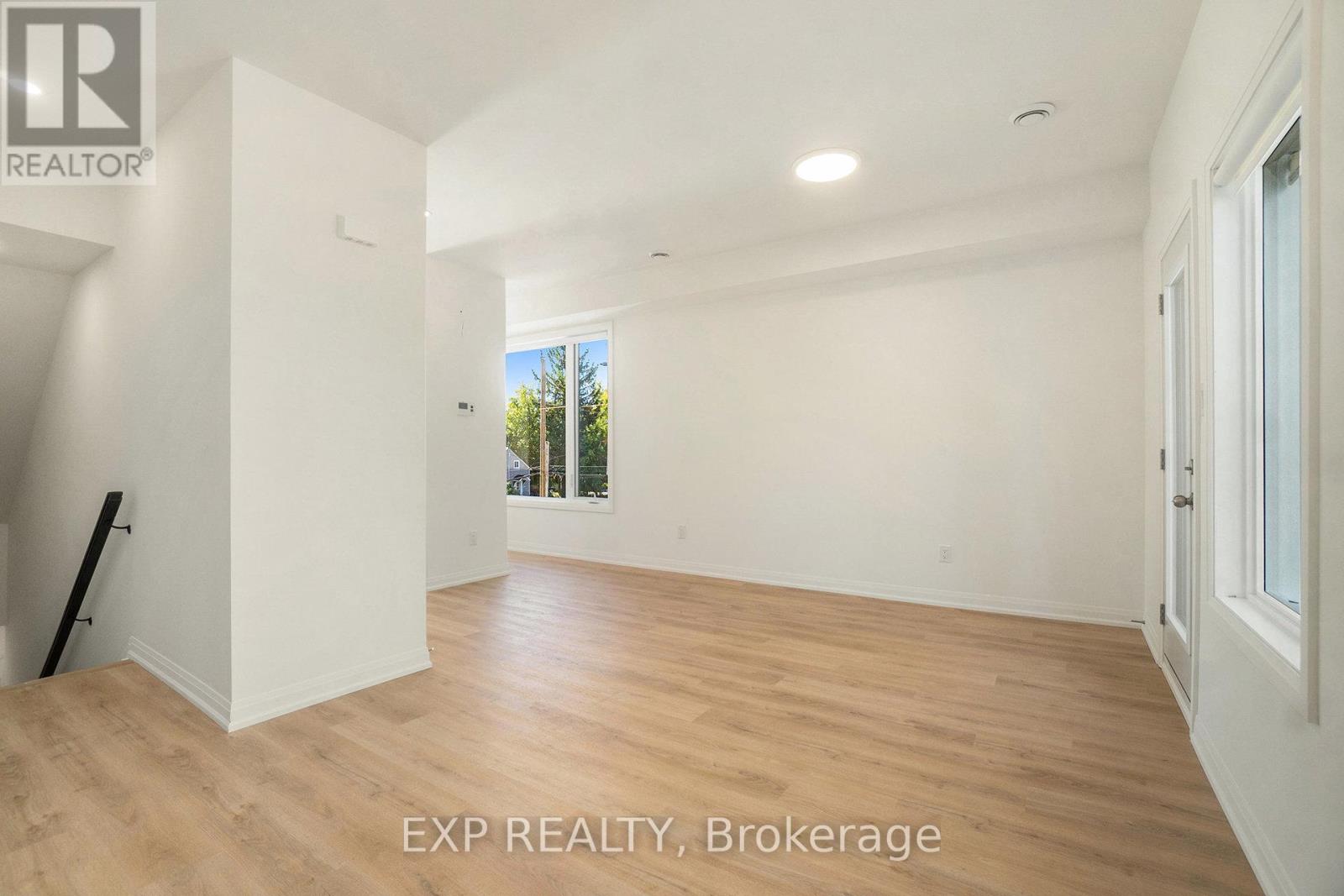 202 - 255 Castor Street, Russell, Ontario  K4R 0M2 - Photo 4 - X12604144