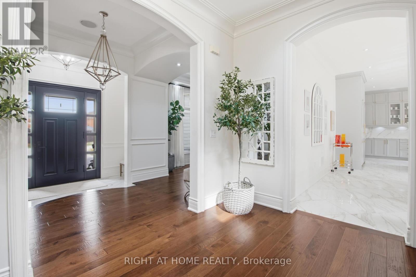 55 Burlwood Road, Brampton, Ontario  L6P 4E7 - Photo 6 - W12954350