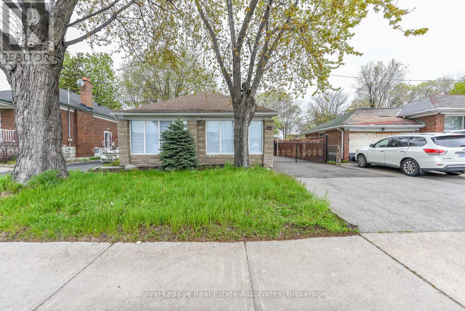 665 KIPLING AVENUE, Toronto, Ontario