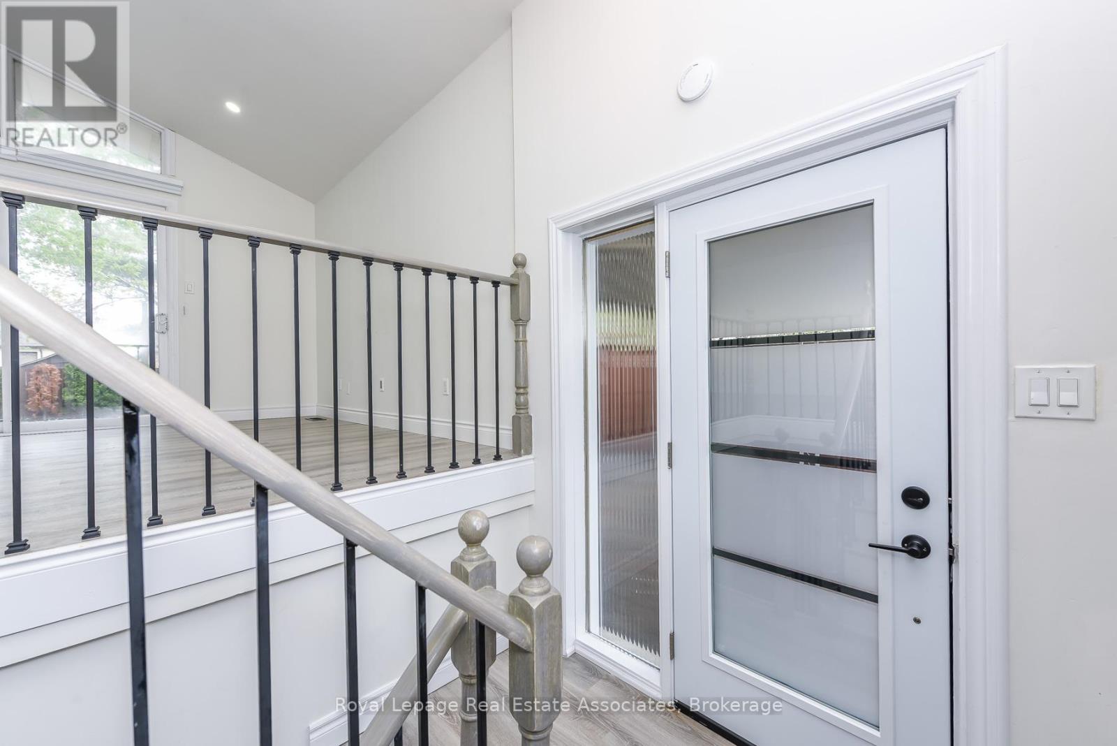 665 Kipling Avenue, Toronto, Ontario  M8Z 5G2 - Photo 4 - W13109256