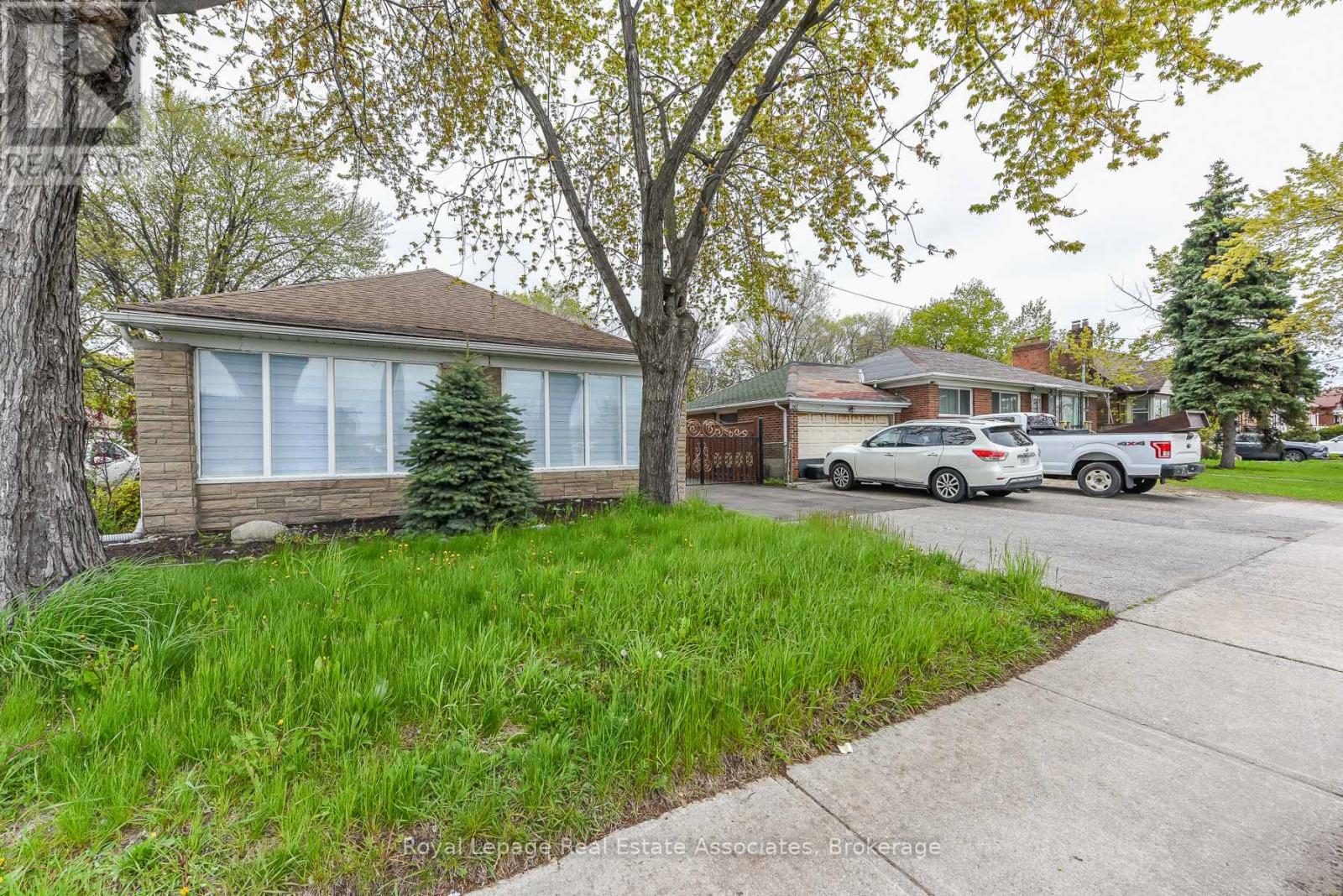 665 Kipling Avenue, Toronto, Ontario  M8Z 5G2 - Photo 3 - W13109256
