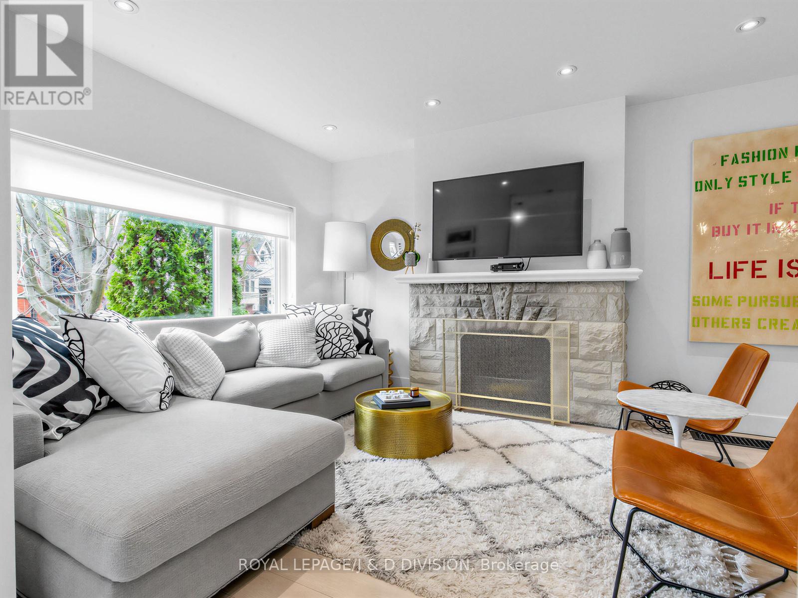 23 Latimer Avenue, Toronto, Ontario  M5N 2M1 - Photo 3 - C13134278