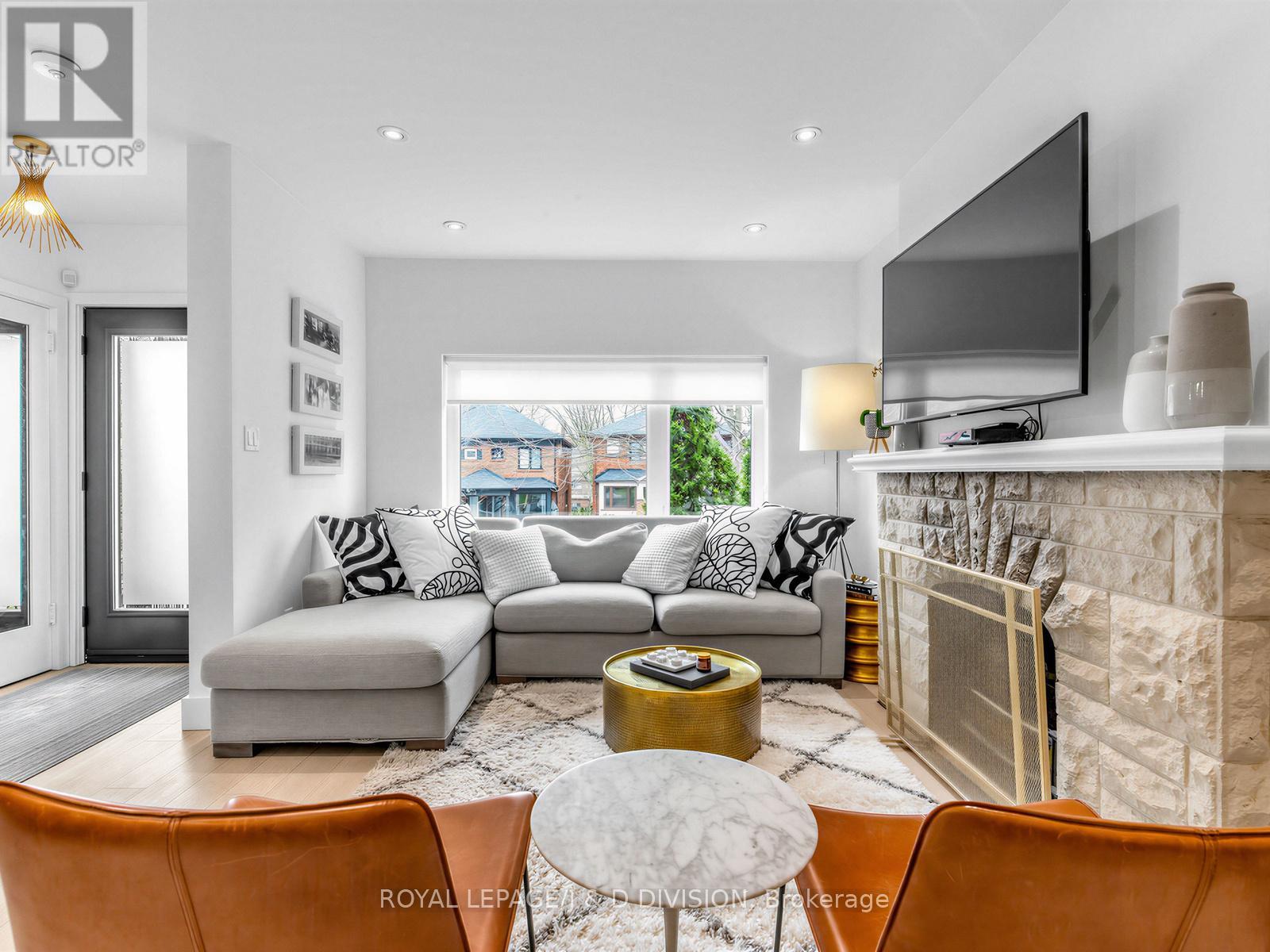 23 Latimer Avenue, Toronto, Ontario  M5N 2M1 - Photo 5 - C13134278