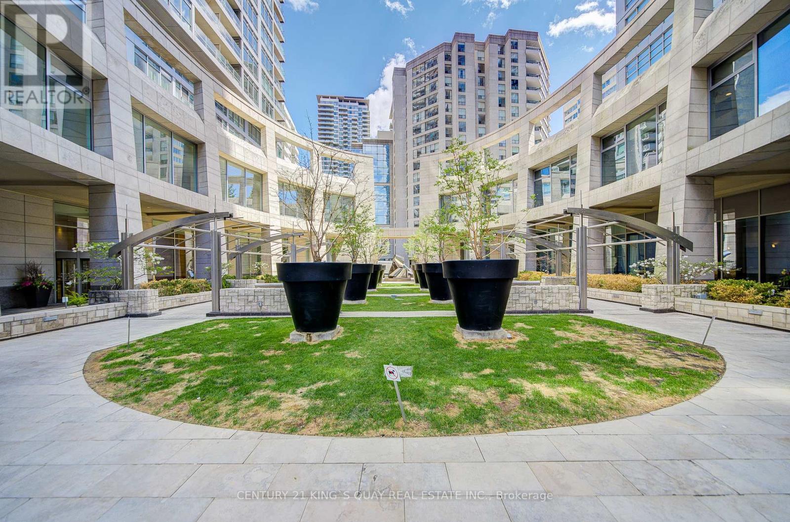 2403 - 2181 Yonge Street, Toronto, Ontario M4S 3H7 - Photo 2 - C13134284