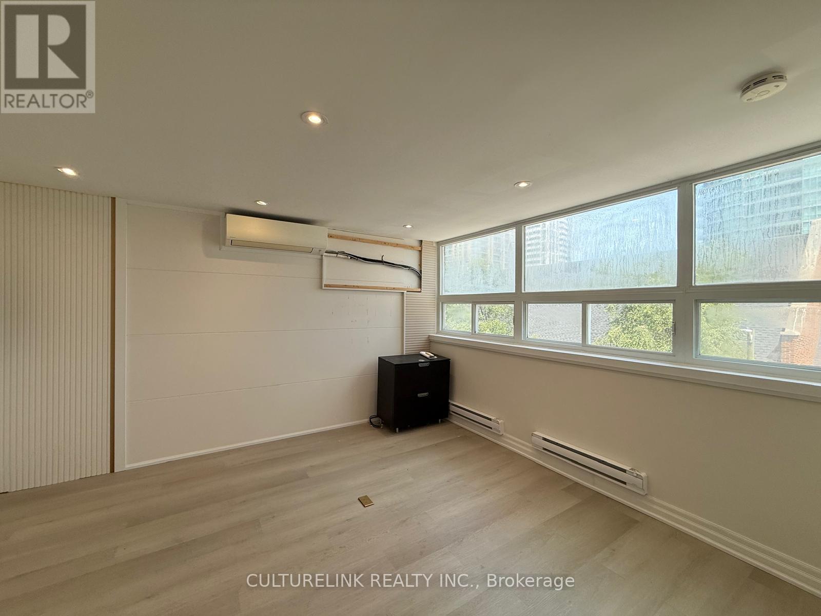 Rear 2nd & 3rd Floor - 5509 Yonge Street, Toronto, Ontario  M2N 5S3 - Photo 11 - C13134402