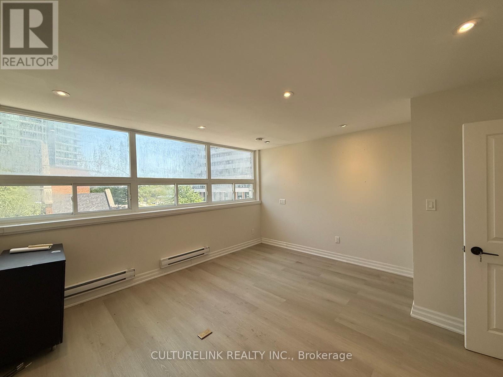 Rear 2nd & 3rd Floor - 5509 Yonge Street, Toronto, Ontario  M2N 5S3 - Photo 12 - C13134402