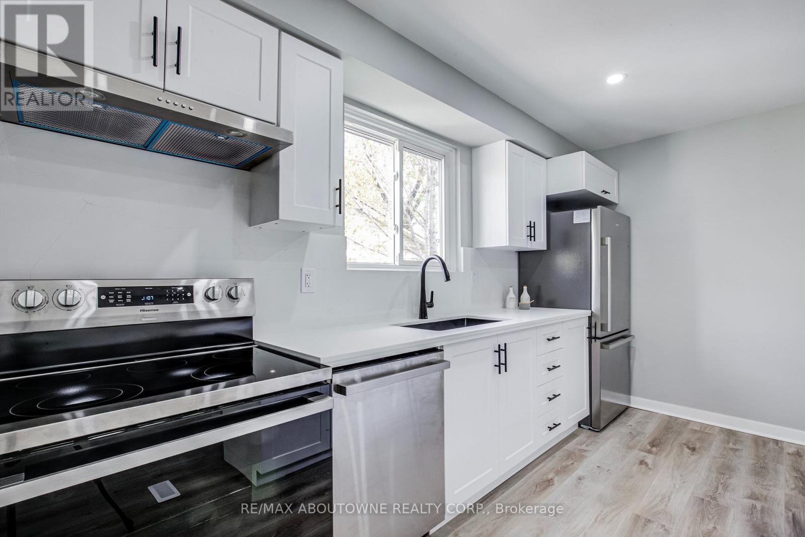 2367 Middlesmoor Crescent, Burlington, Ontario  L7P 3X4 - Photo 4 - W13102420
