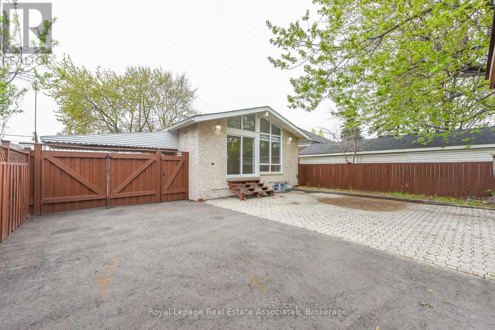 665 Kipling Avenue, Toronto, Ontario  M8Z 5G2 - Photo 38 - W13113140