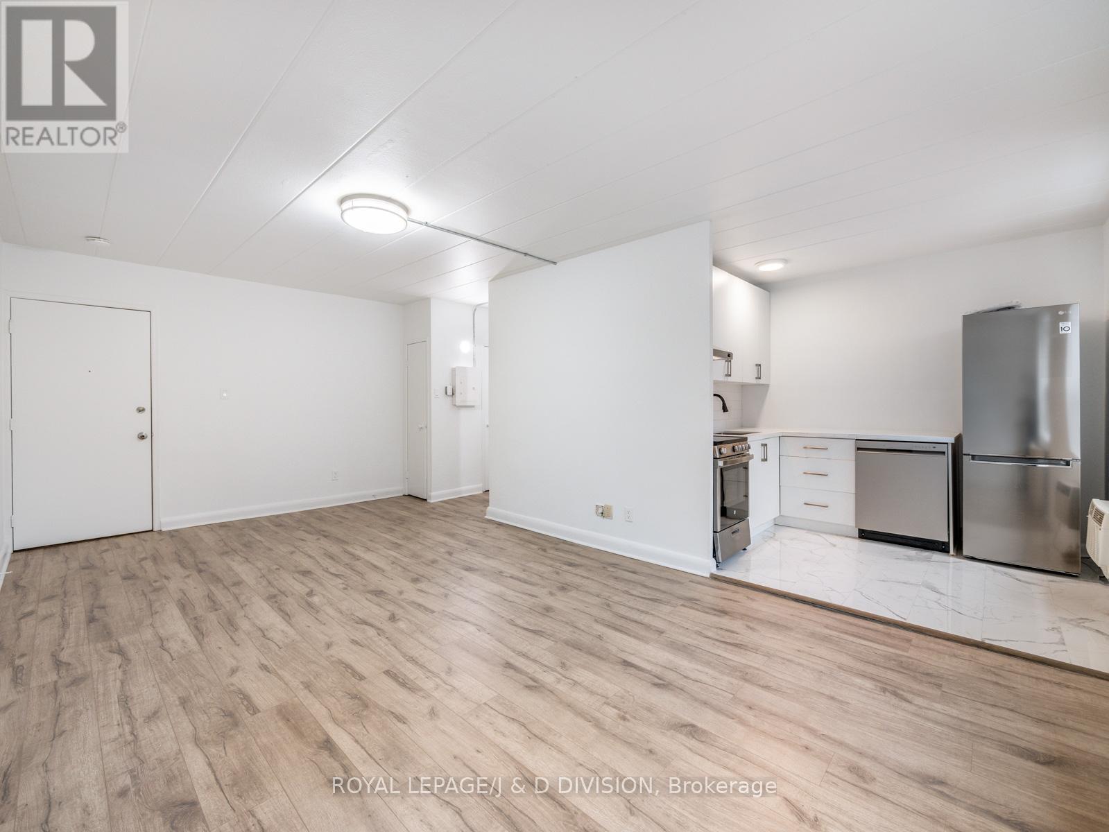 102 - 325 SAMMON AVENUE, Toronto, Ontario