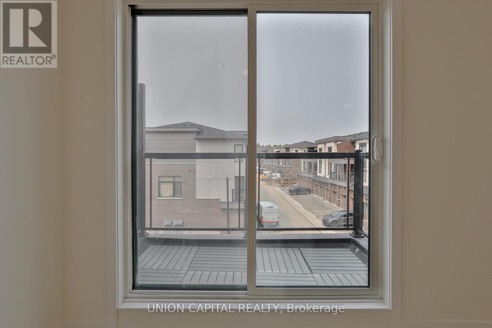 330 - 1695 Dersan Street, Pickering, Ontario  L1X 0S9 - Photo 11 - E13134260