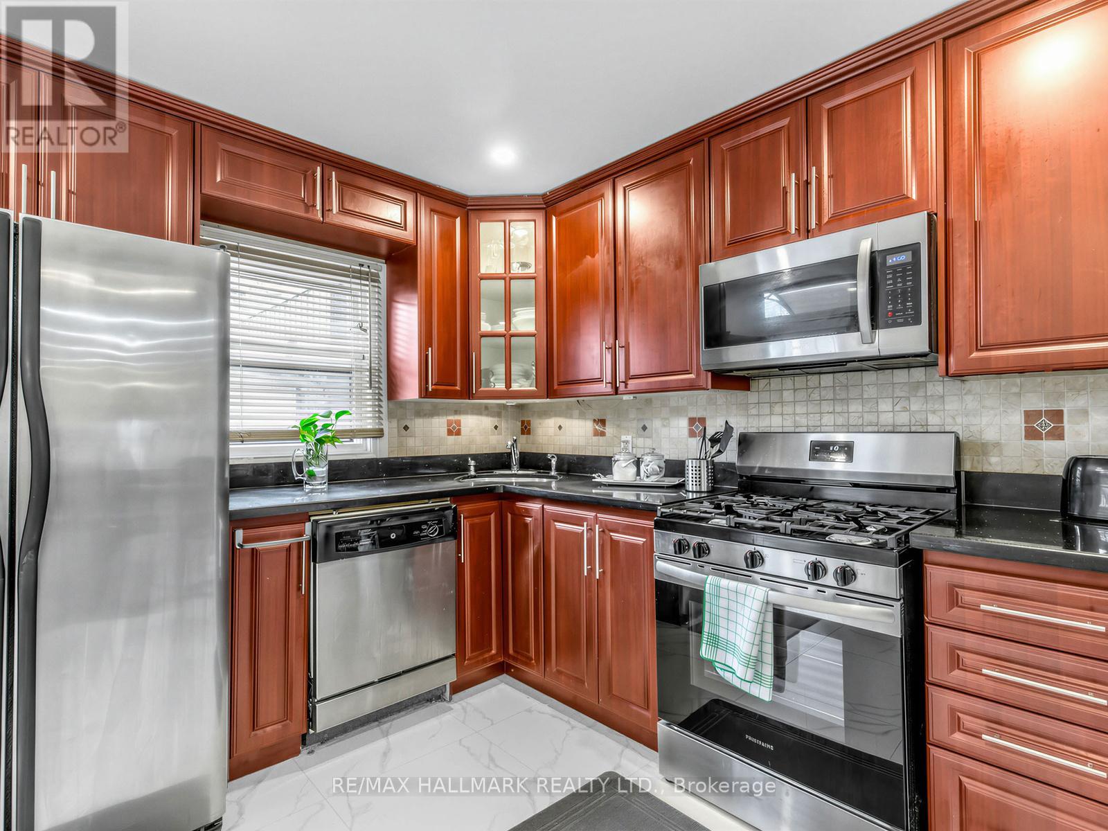 64 Donlands Avenue, Toronto, Ontario  M4J 3N8 - Photo 12 - E13134298
