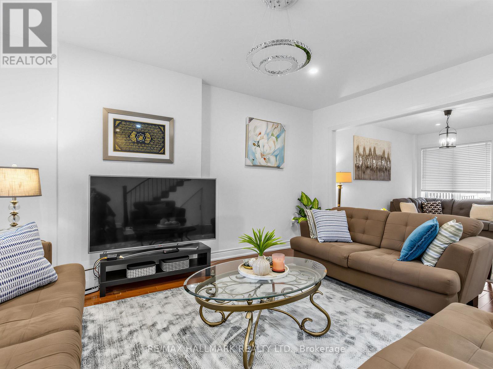 64 Donlands Avenue, Toronto, Ontario  M4J 3N8 - Photo 5 - E13134298
