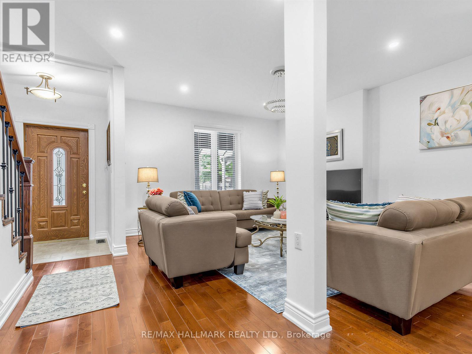 64 Donlands Avenue, Toronto, Ontario  M4J 3N8 - Photo 7 - E13134298