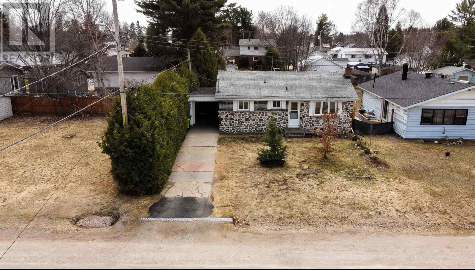 39 Lawson Ave, Sault Ste. Marie, Ontario P6B 4E8 - Photo 4 - SM260813