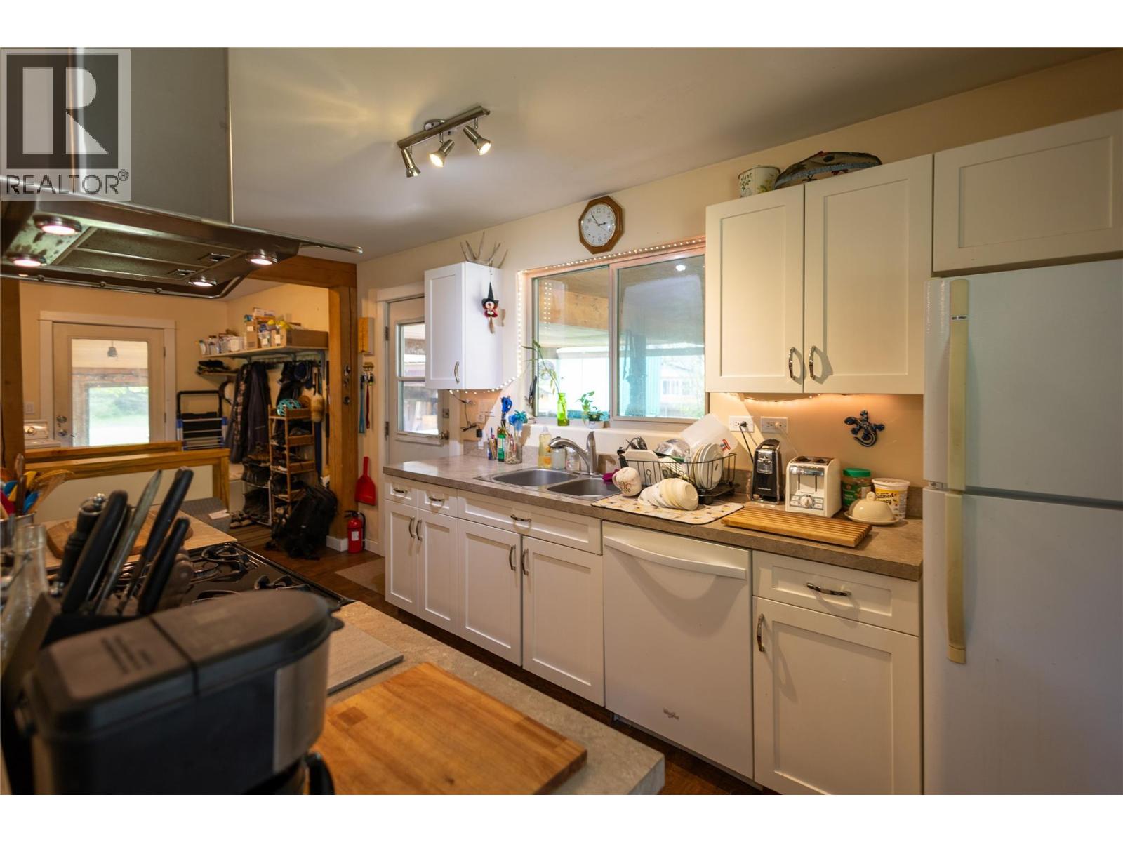3637 6 Highway, Passmore, British Columbia  V0G 2J0 - Photo 8 - 10387293