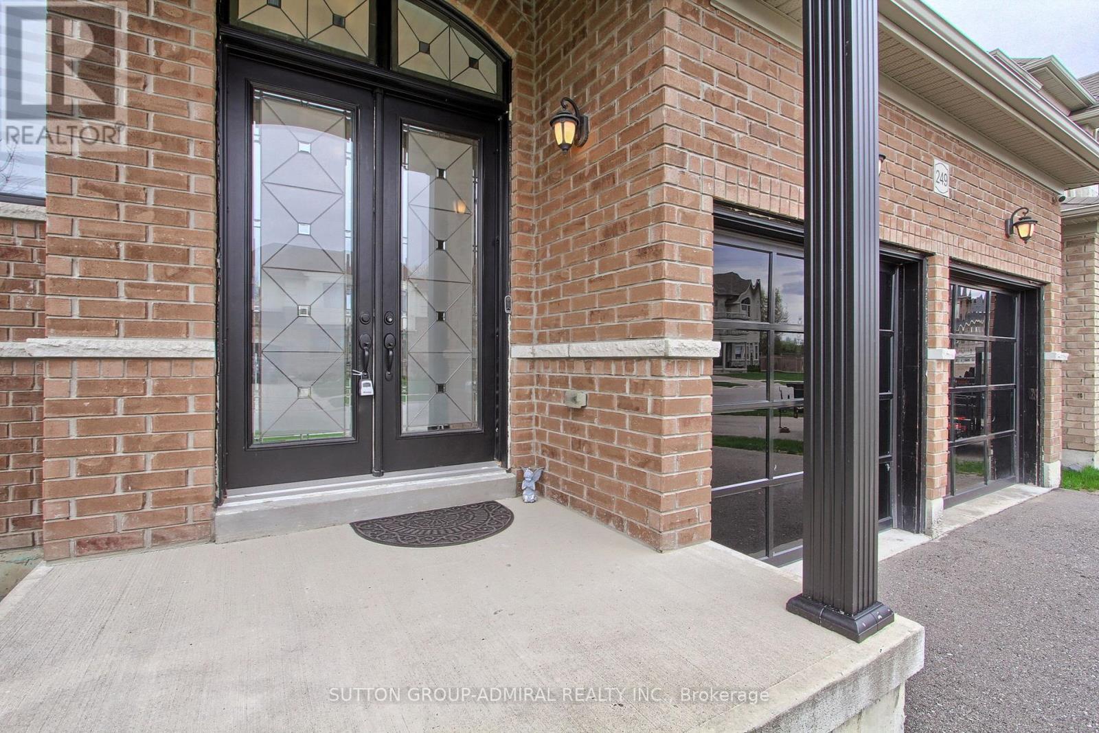 249 Inverness Way, Bradford West Gwillimbury (Bradford), Ontario  L3Z 0W7 - Photo 2 - N13134322