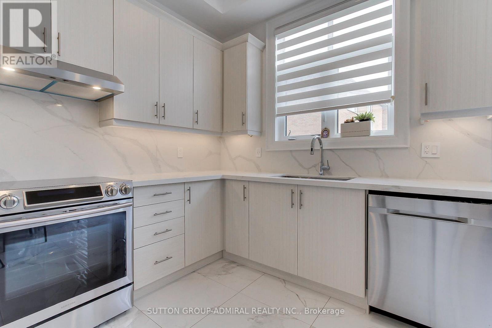 249 Inverness Way, Bradford West Gwillimbury (Bradford), Ontario  L3Z 0W7 - Photo 8 - N13134322