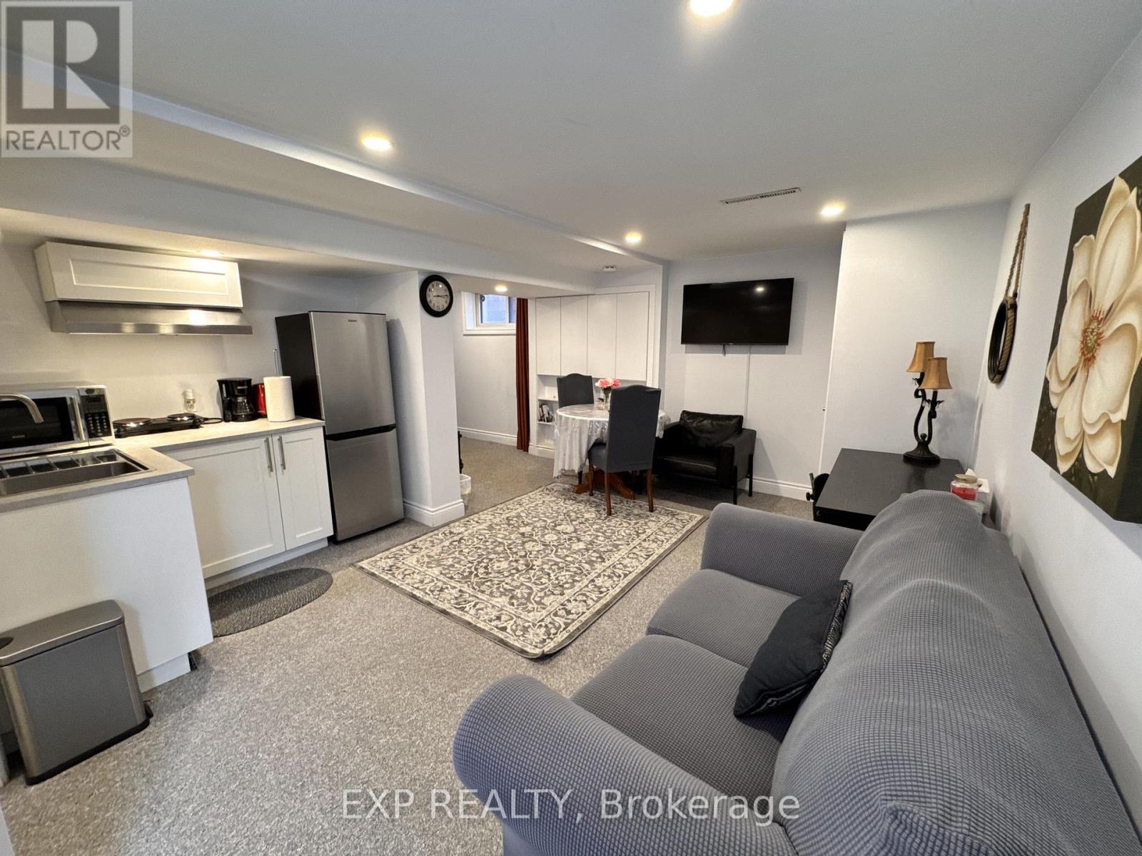 16 Haida Drive, Aurora, Ontario  L4G 3C7 - Photo 2 - N13134424