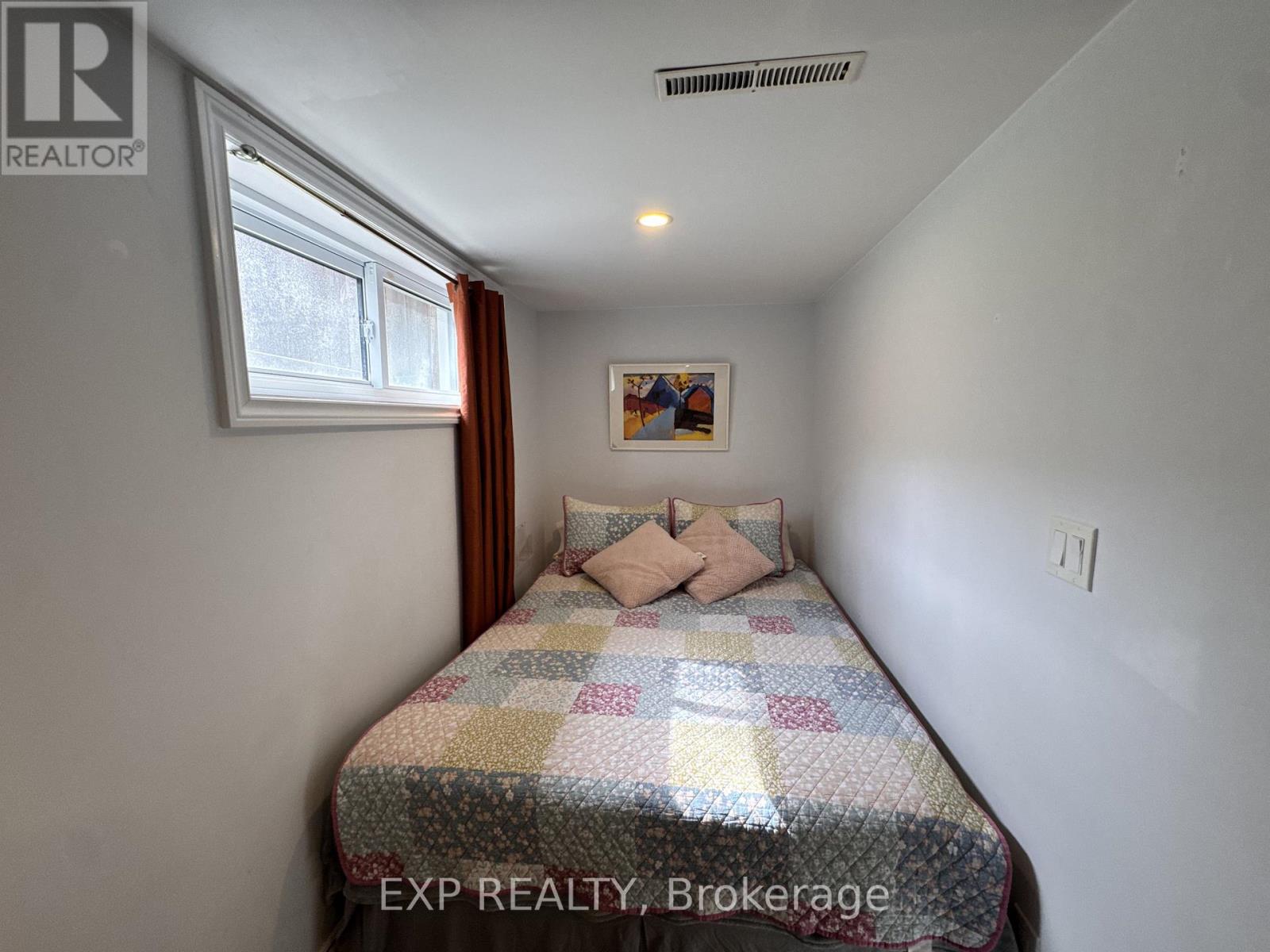 16 Haida Drive, Aurora, Ontario  L4G 3C7 - Photo 6 - N13134424