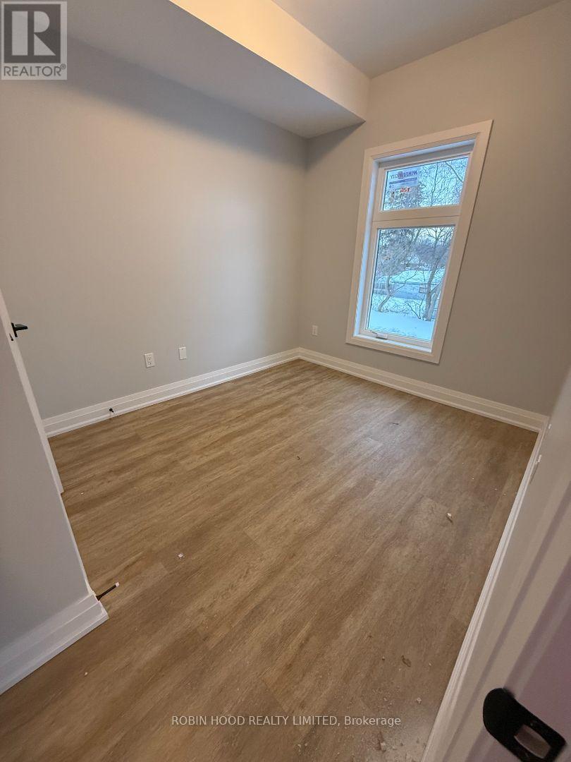 Unit 201 - 60 Donald Street, Barrie (Queen's Park), Ontario  L4N 1E3 - Photo 4 - S13134068
