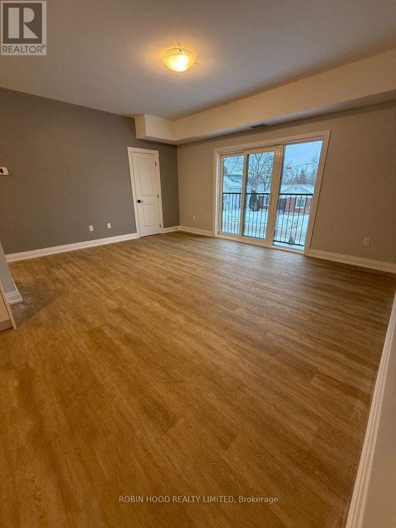 Unit 201 - 60 Donald Street, Barrie (Queen's Park), Ontario  L4N 1E3 - Photo 6 - S13134068