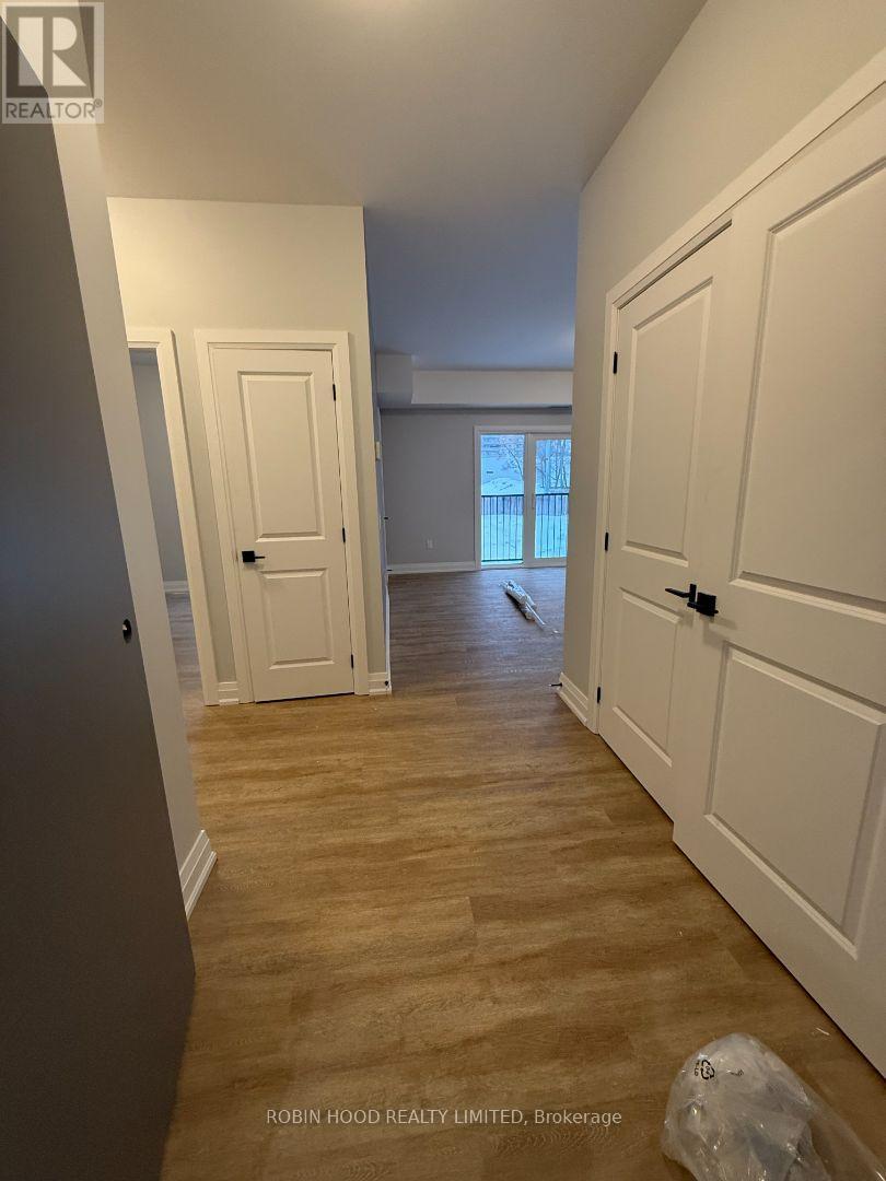 Unit 201 - 60 Donald Street, Barrie (Queen's Park), Ontario  L4N 1E3 - Photo 8 - S13134068
