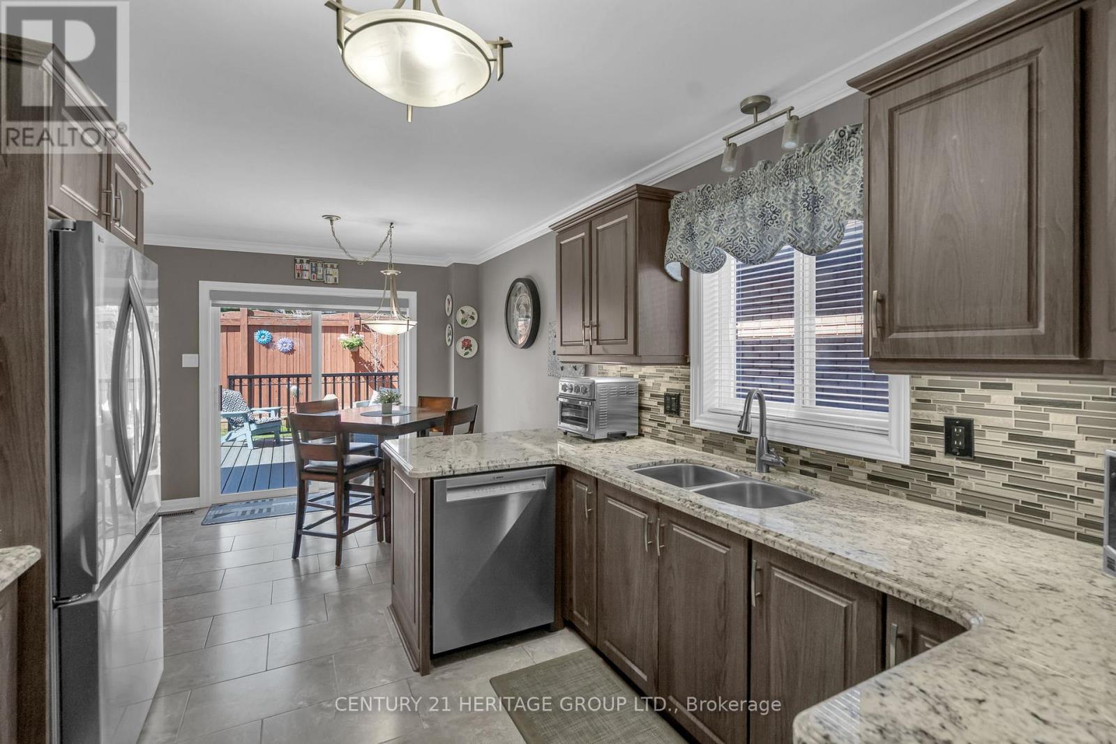 73 Stollar Boulevard, Barrie (Little Lake), Ontario  L4M 6N3 - Photo 28 - S13134138