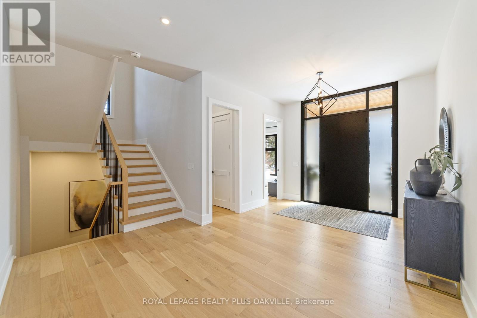 2057 Salvator Boulevard, Oakville, Ontario  L6L 1M9 - Photo 4 - W13134010