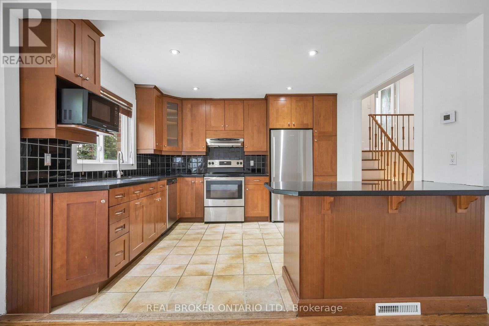 77 Norgrove Crescent, Toronto, Ontario  M9P 3C7 - Photo 10 - W13134042