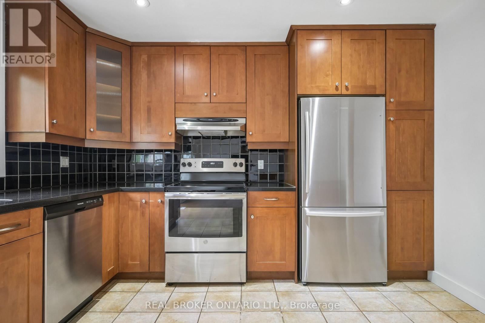 77 Norgrove Crescent, Toronto, Ontario  M9P 3C7 - Photo 11 - W13134042