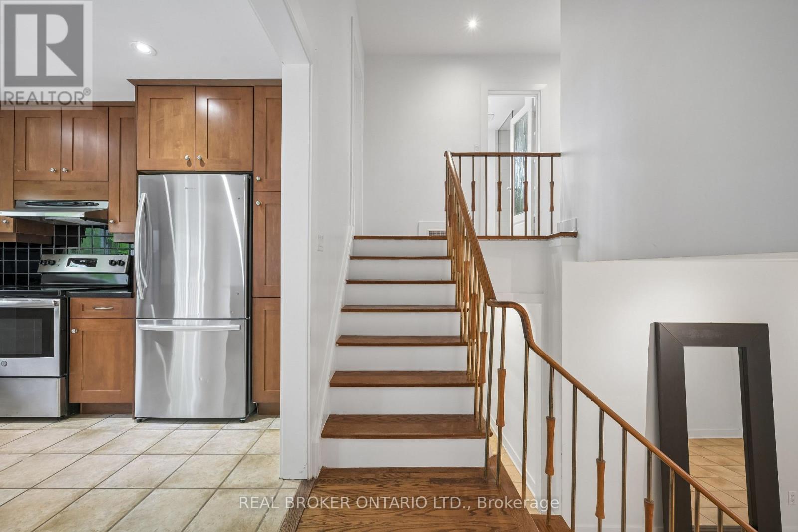 77 Norgrove Crescent, Toronto, Ontario  M9P 3C7 - Photo 13 - W13134042