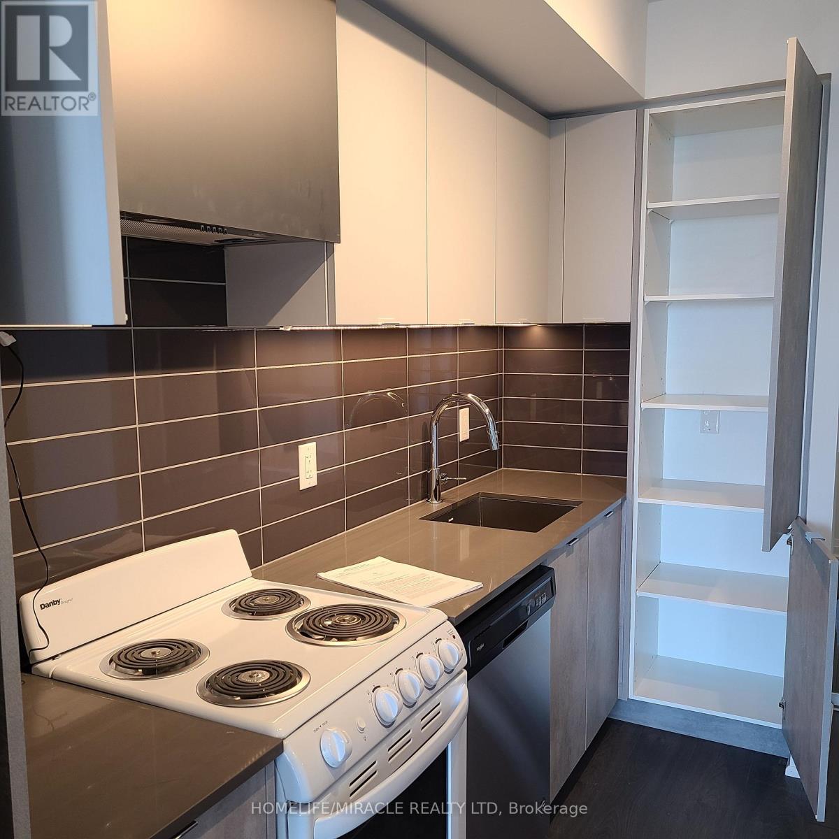 2406 - 30 Gibbs Road E, Toronto, Ontario  M9B 0E4 - Photo 5 - W13134058