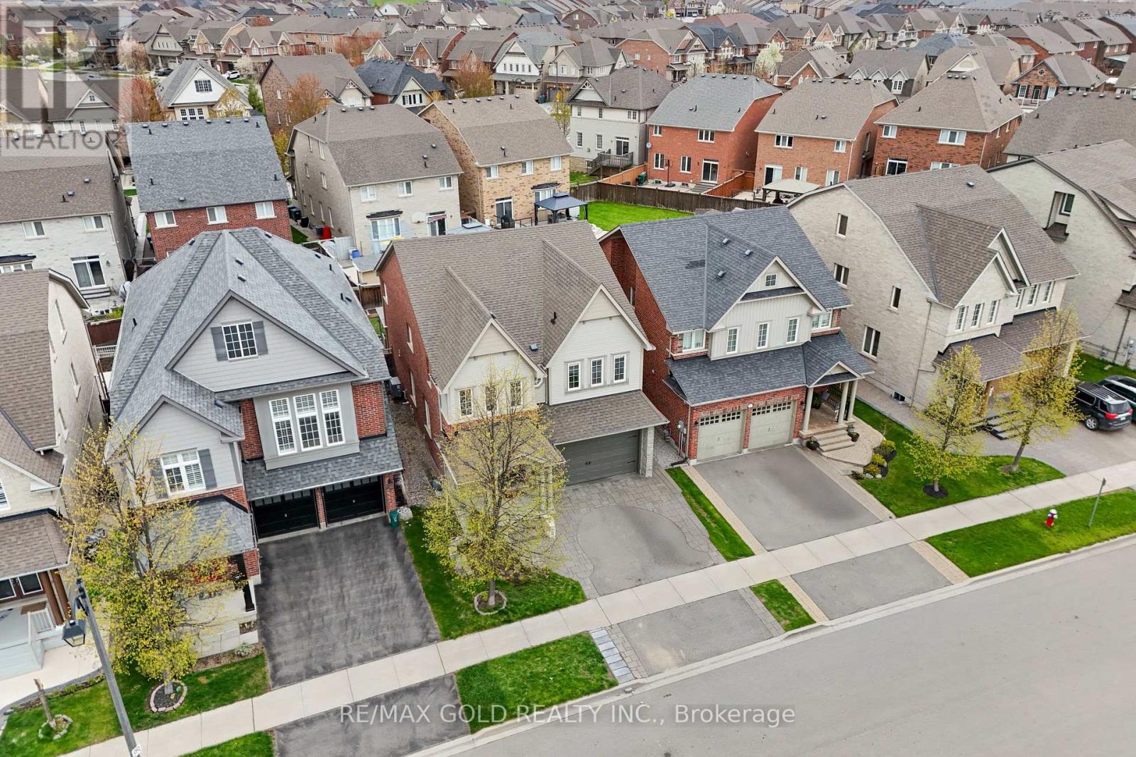 10 Rougebank Avenue, Caledon, Ontario  L7C 3V1 - Photo 4 - W13134114