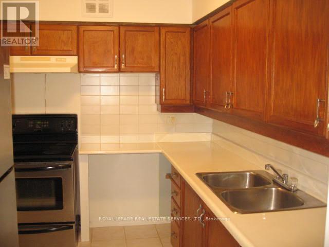 541 - 24 Southport Street, Toronto, Ontario  M6S 4Z1 - Photo 8 - W13134144