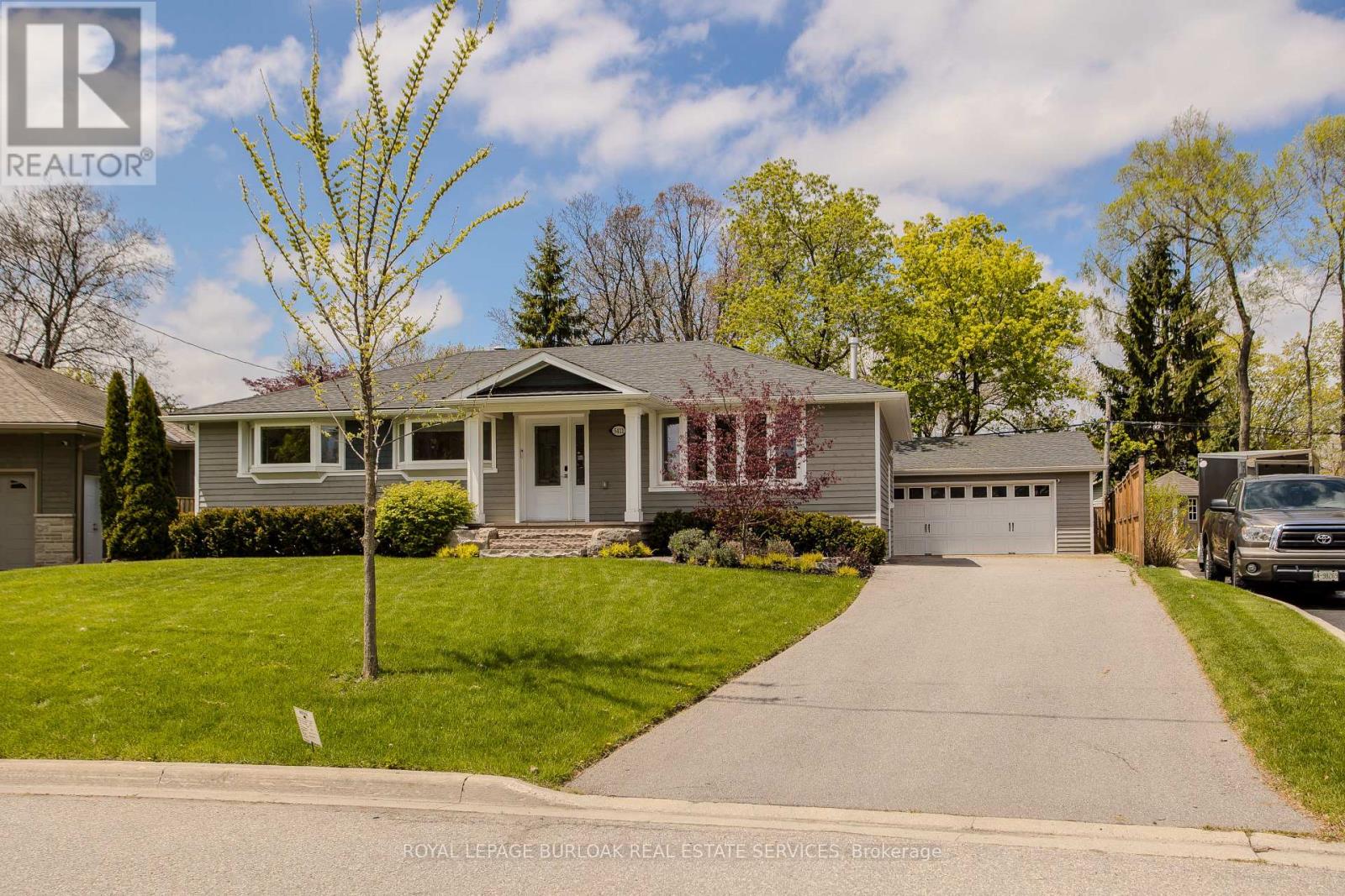 5411 Cornwall Crescent, Burlington, Ontario  L7L 3K2 - Photo 1 - W13134148