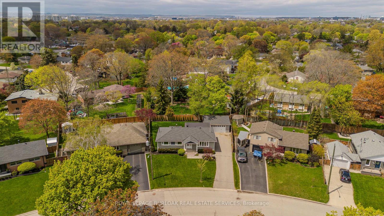 5411 Cornwall Crescent, Burlington, Ontario  L7L 3K2 - Photo 3 - W13134148