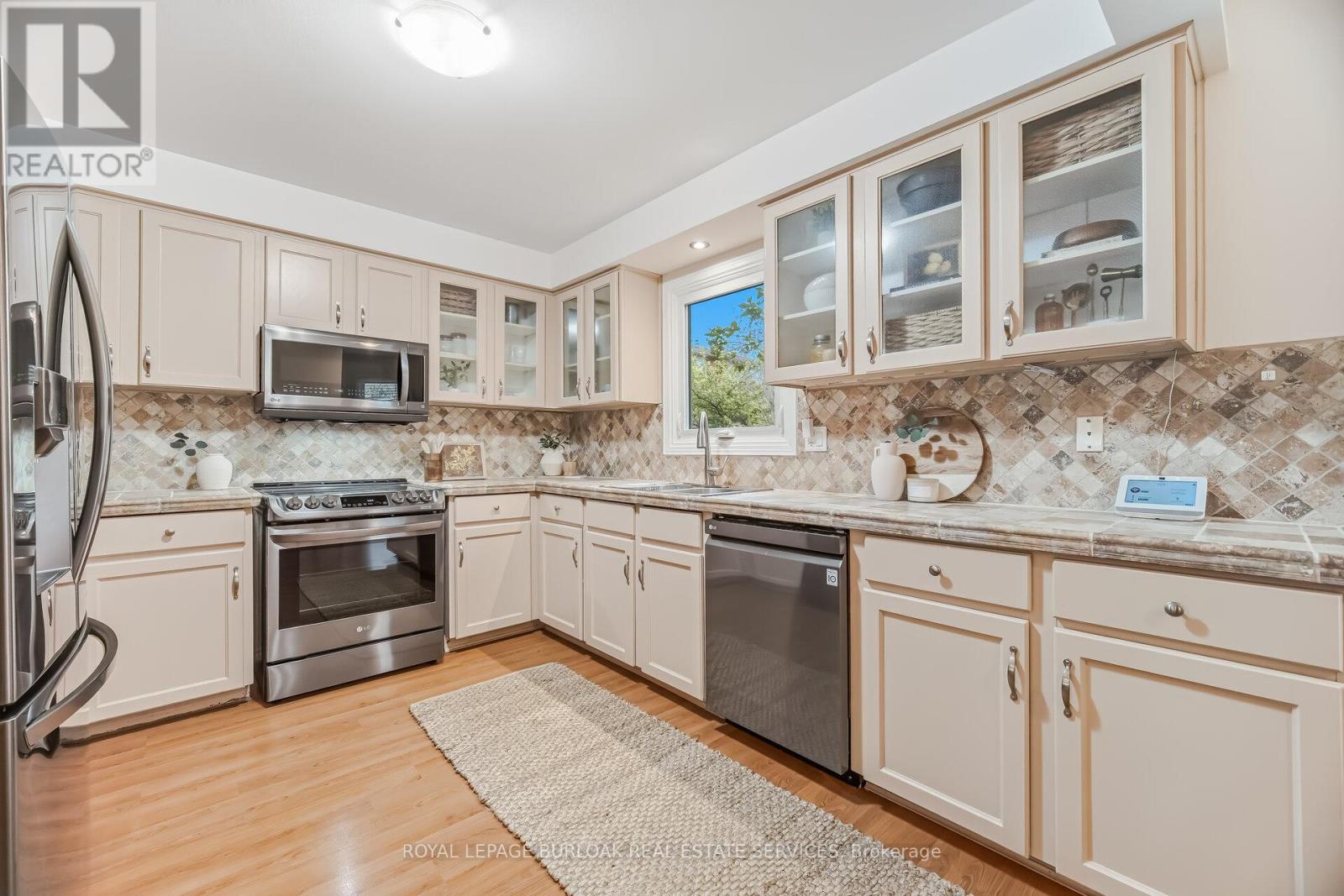 1004 Roxborough Drive, Oakville, Ontario  L6M 1E3 - Photo 13 - W13134200